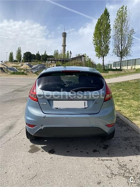 Usado Ford Fiesta Titanium 90 CV (66 kW) 2009 Azul Utilitario