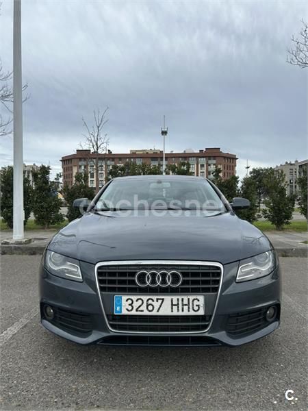Usado Audi A4 136 CV (100 kW) 2011 Gris / plata Berlina