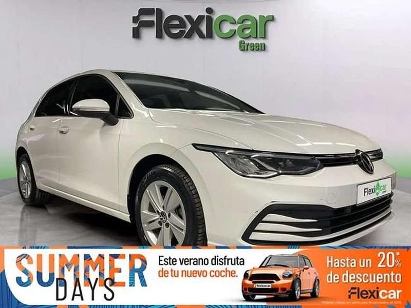 Beige Usado 2022 VW Golf VIII Life Berlina | 18.490 € (Un poco caro) - Imagen 1/4