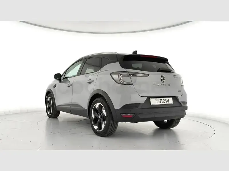 Usado Renault Captur Techno 145 CV (106 kW) 2025 Gris / plata SUV