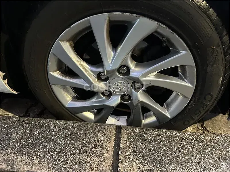 Usado Toyota Auris Business Edition 90 CV (66 kW) 2014 Blanco Berlina