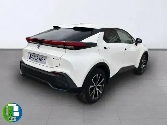 Begagnad Toyota C-HR Advance 140 HK (102 kW) 2025 Vit SUV
