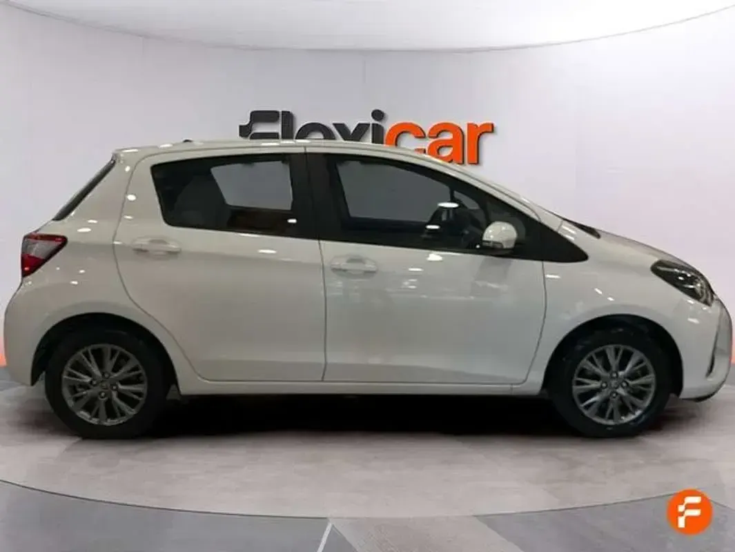 Usado Toyota Yaris Active 111 CV (81 kW) 2018 Blanco Utilitario