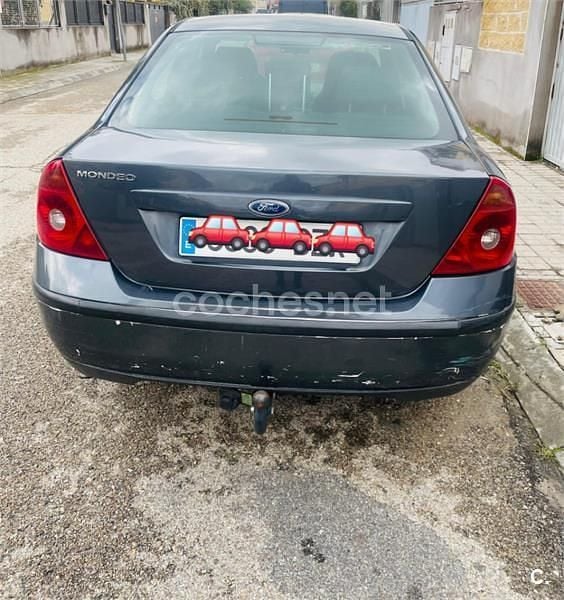 Usado Ford Mondeo Trend 125 CV (91 kW) 2002 Gris / plata Familiar