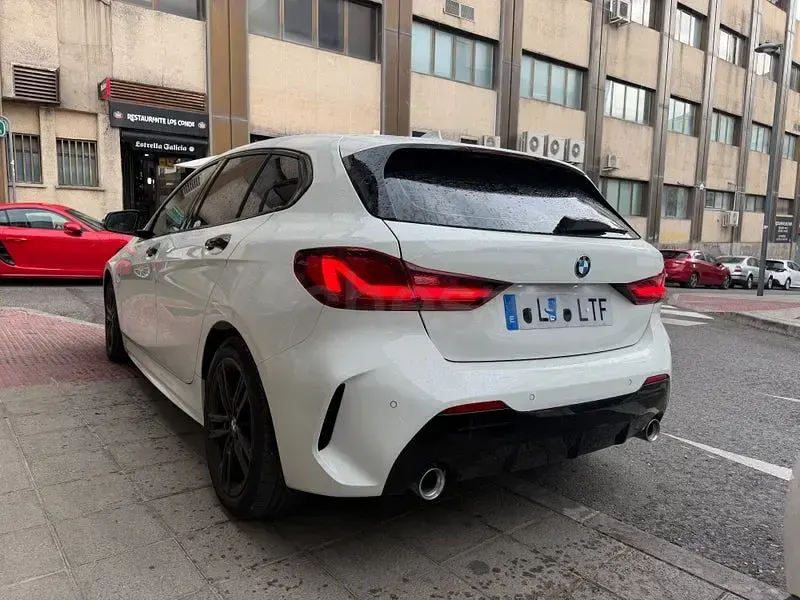 Usado BMW 118 150 CV (110 kW) 2021 Blanco Utilitario