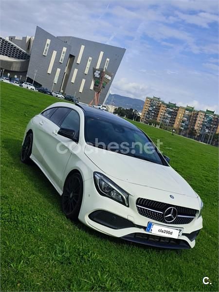 Usado Mercedes CLA200 Shooting Brake AMG line 136 CV (100 kW) 2017 Blanco Familiar