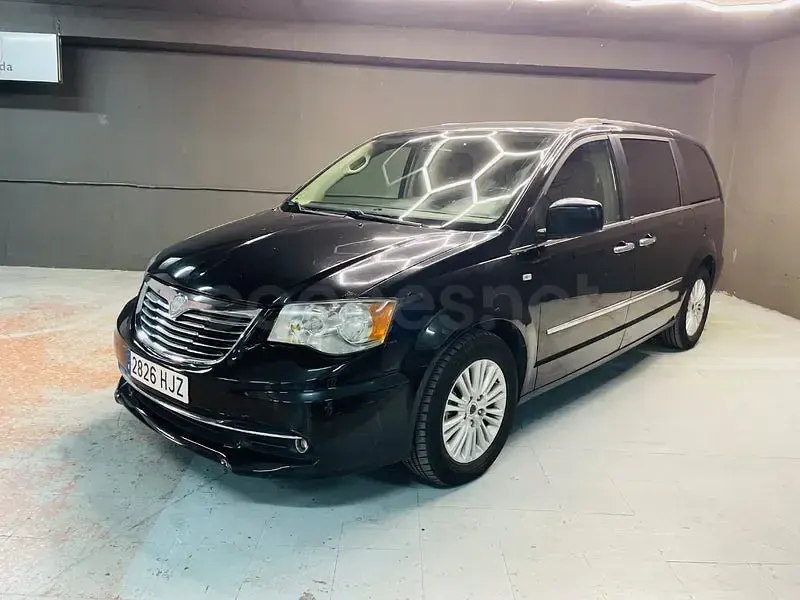Usado Lancia Voyager Gold 163 CV (119 kW) 2012 Negro Monovolumen