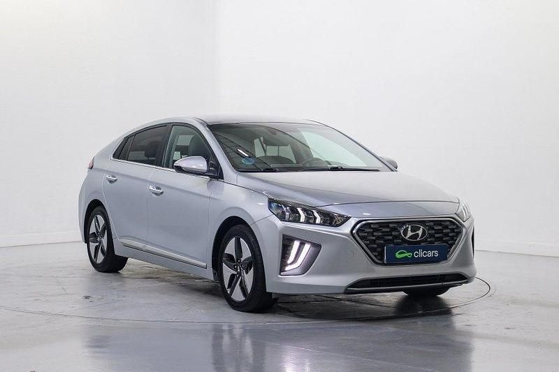 Usado Hyundai Ioniq 141 CV (103 kW) 2021 Gris / plata Utilitario