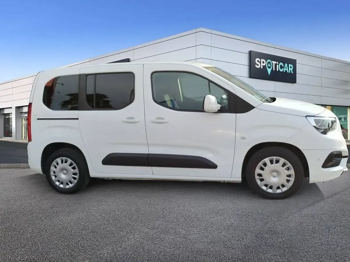 Usado Opel Combo Innovation 131 CV (96 kW) 2019 Blanco Monovolumen