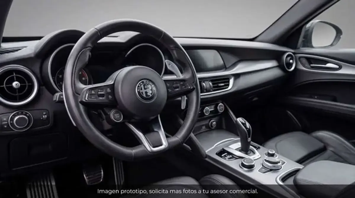 Usado Alfa Romeo Stelvio Veloce 209 CV (153 kW) 2023 Gris SUV