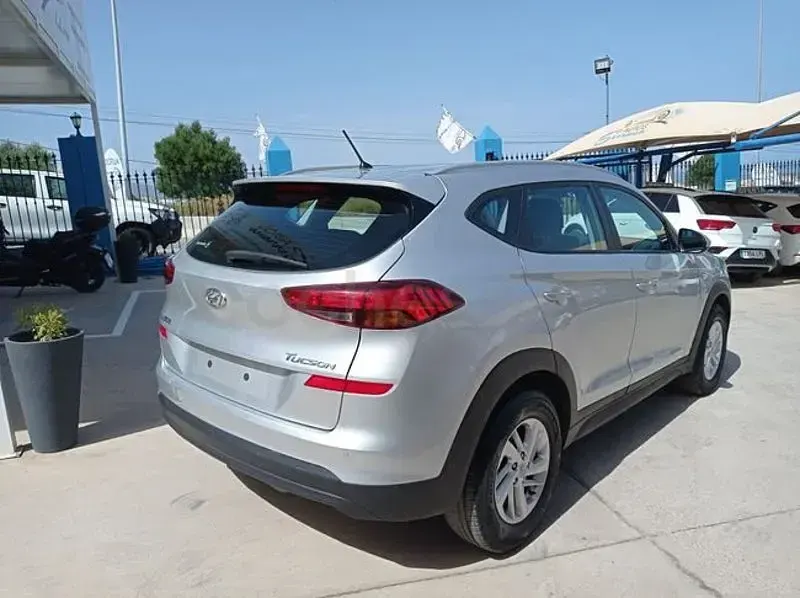 Usado Hyundai Tucson 132 CV (97 kW) 2019 Gris / plata SUV