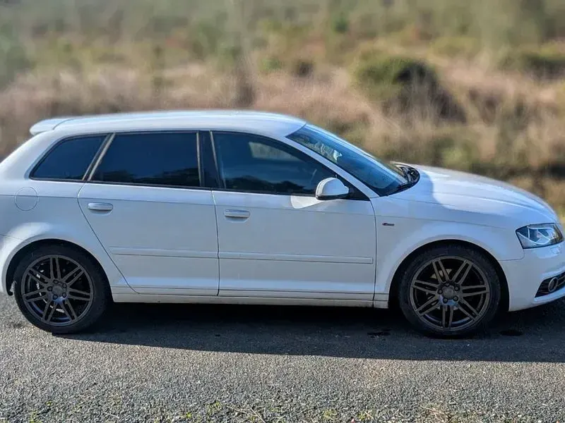 Usado Audi A3 Sportback Ambition 140 CV (102 kW) 2011 Blanco Utilitario