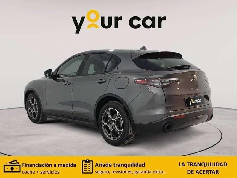 Usado Alfa Romeo Stelvio Sprint 160 CV (117 kW) 2023 Gris / plata SUV