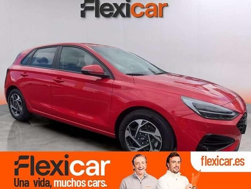 Usado Hyundai i30 120 CV (88 kW) 2024 Rojo Berlina