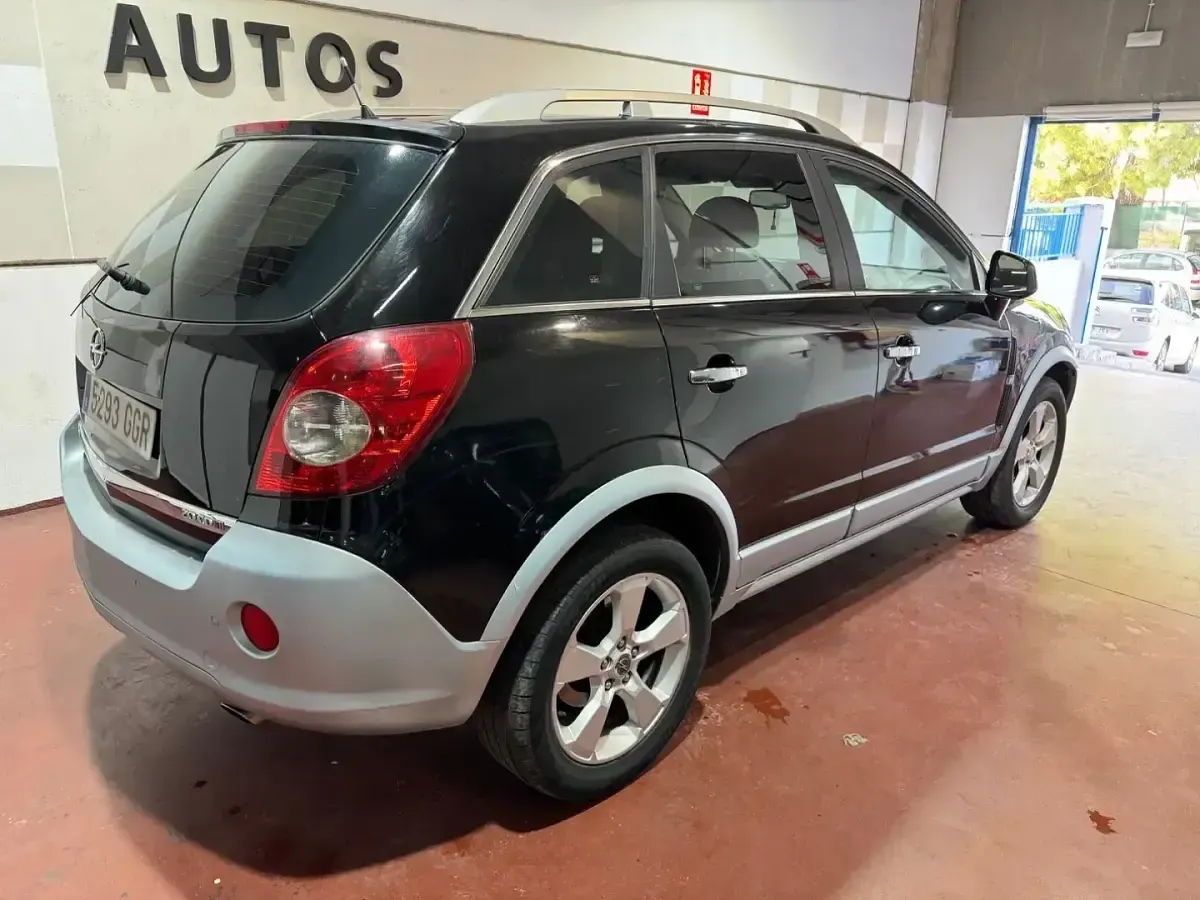 Usado Opel Antara Enjoy 150 CV (110 kW) 2008 Negro SUV