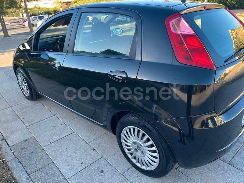 Usado Fiat Grande Punto Active 90 CV (66 kW) 2007 Negro Utilitario
