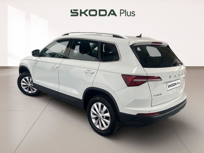Blanco Usado 2024 Skoda Karoq Selection SUV | 27.950 € (Un poco caro) - Imagen 1/4