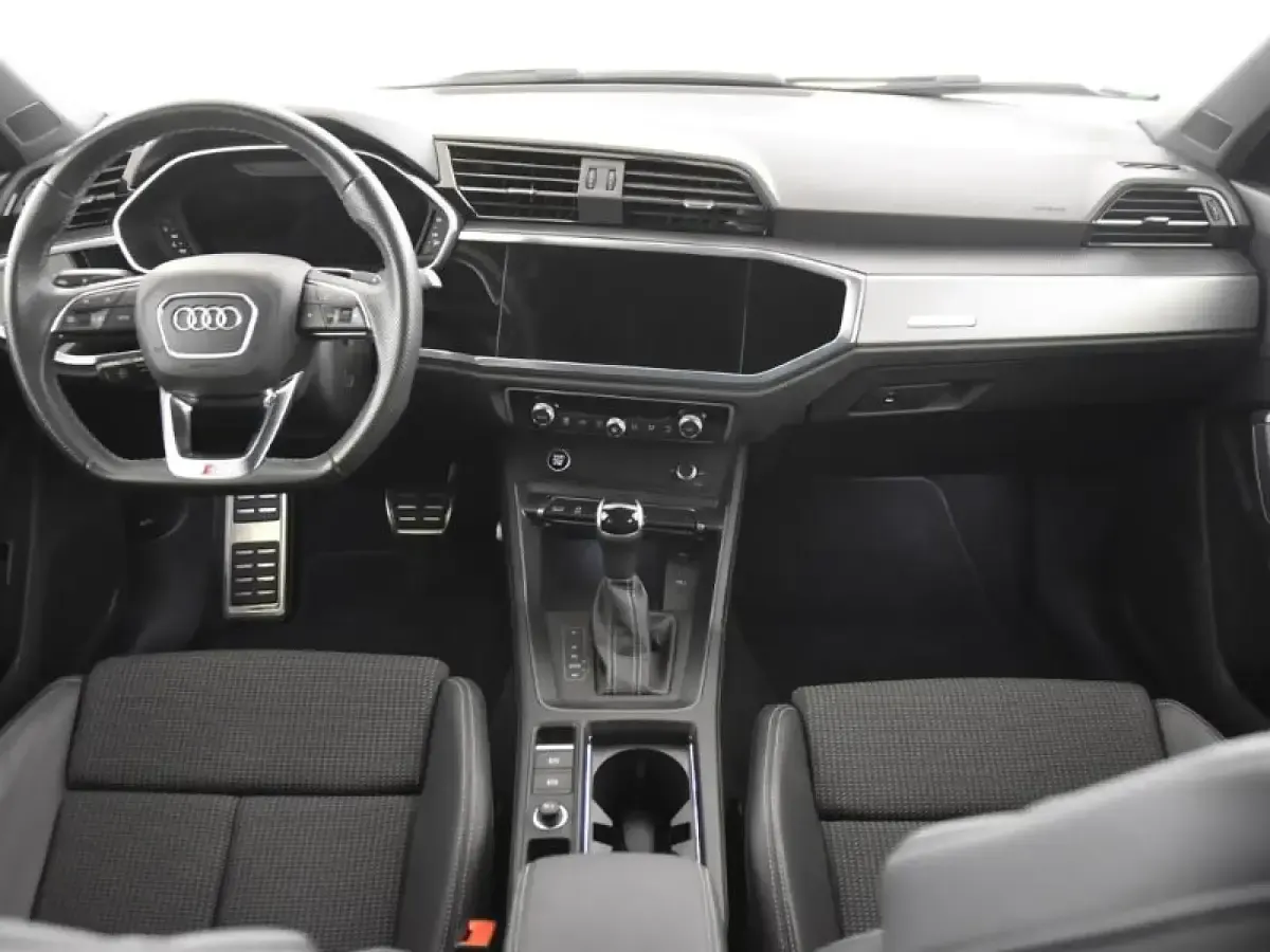 Usado Audi Q3 150 CV (110 kW) 2023 Gris/plata SUV