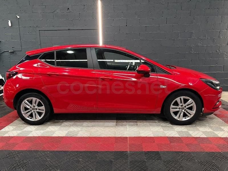 Usado Opel Astra Selective 110 CV (80 kW) 2017 Rojo Berlina