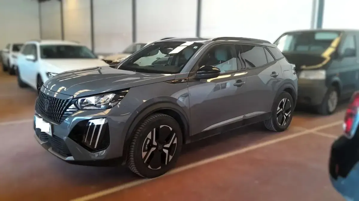 Usado Peugeot e-2008 Allure 114 kW (156 CV) 2024 Gris SUV