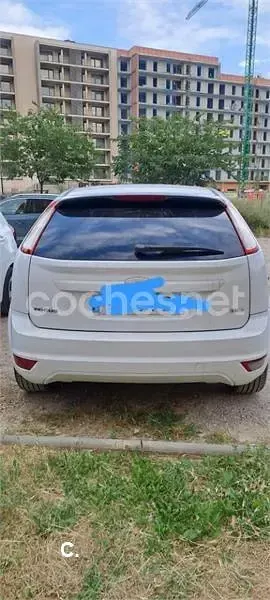 Usado Ford Focus Trend 109 CV (80 kW) 2008 Blanco Berlina
