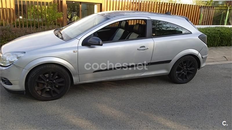 Usado Opel Astra GTC Sport 150 CV (110 kW) 2006 Gris / plata Berlina