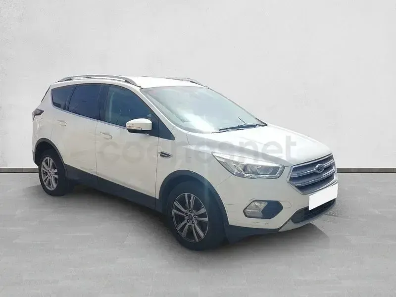 Usado Ford Kuga Trend 120 CV (88 kW) 2019 Blanco SUV