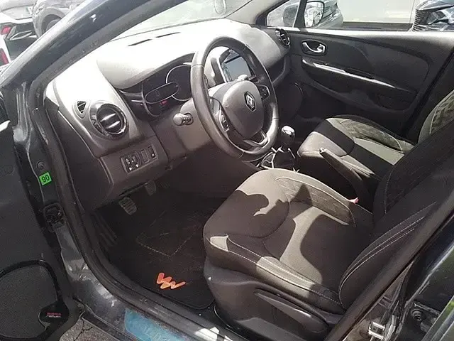 Usado Renault Clio LIMITED 90 CV (66 kW) 2019 Gris / platagris oscuro Berlina