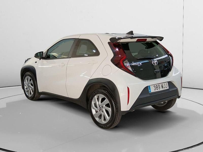 Usado Toyota Aygo X Play 72 CV (52 kW) 2023 Blanco SUV