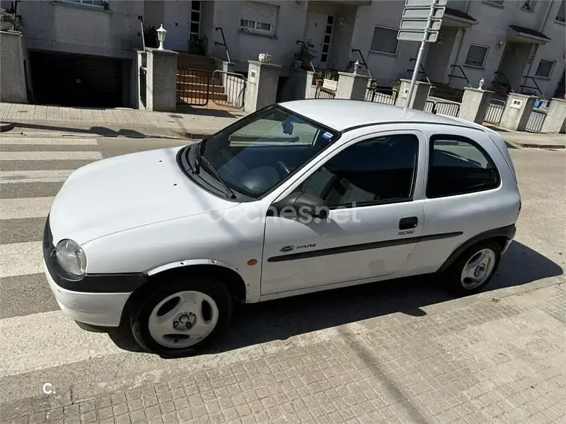 Usado Opel Corsa 65 CV (47 kW) 1999 Blanco Berlina
