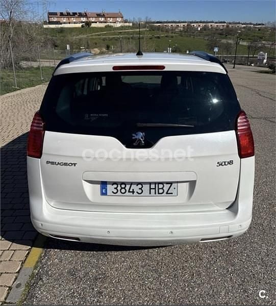 Usado Peugeot 5008 Sport 112 CV (82 kW) 2011 Blanco Monovolumen