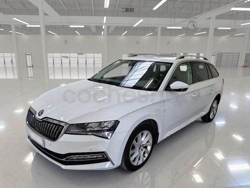 Usado Skoda Superb Ambition 218 CV (160 kW) 2020 Blanco Familiar