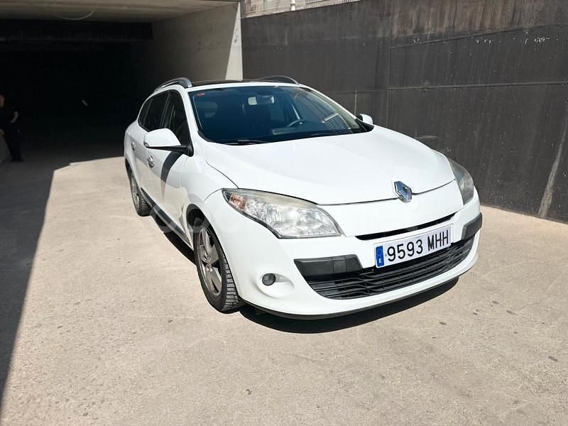 Usado Renault Mégane Dynamique 105 CV (77 kW) 2010 Blanco Berlina
