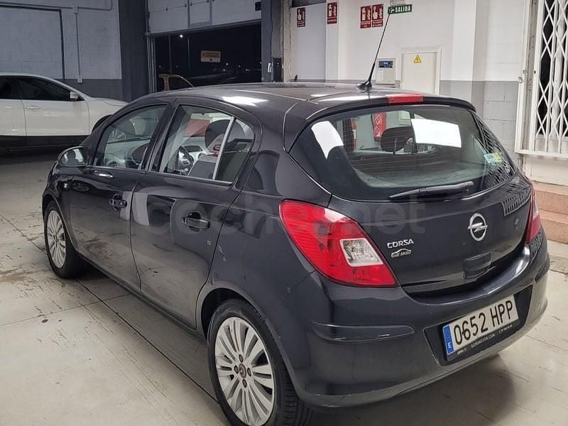 Usado Opel Corsa Selective 85 CV (62 kW) 2013 Negro Utilitario