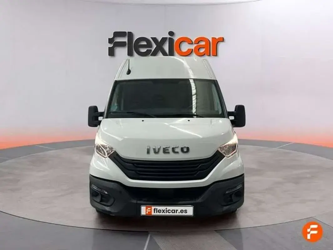 Usado Iveco Daily 156 CV (114 kW) 2023 Blanco Van