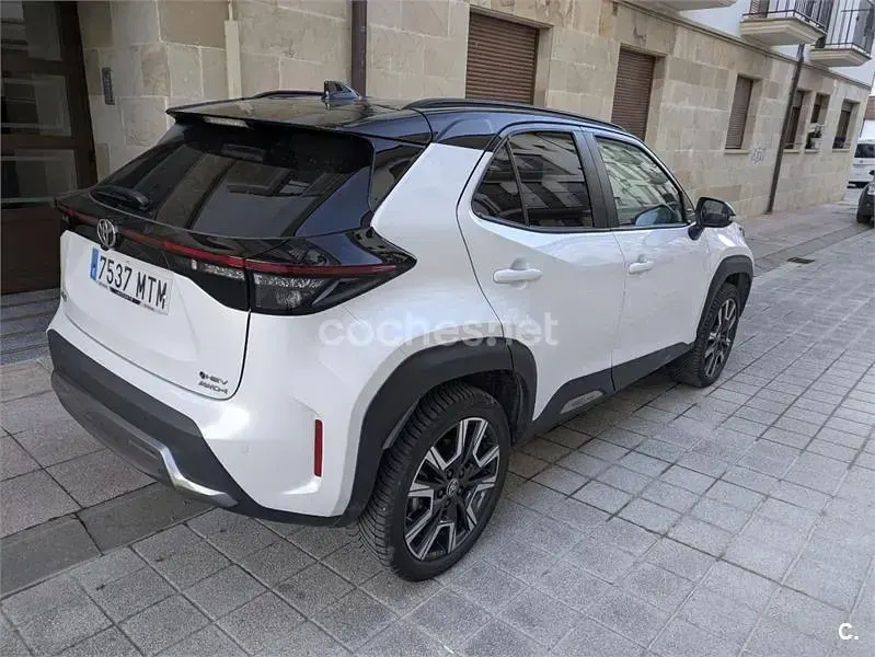 Usado Toyota Yaris Cross Edition 130 CV (95 kW) 2024 Blanco SUV