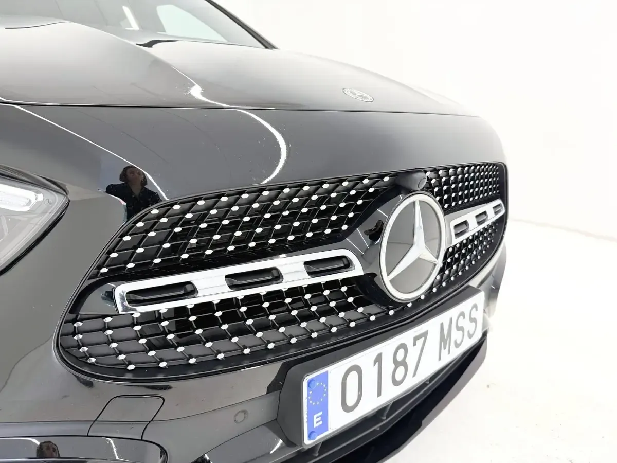 Usado Mercedes GLA200 163 CV (119 kW) 2024 SUV