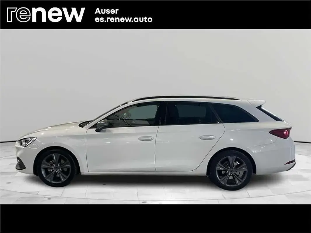 Usado Seat Leon ST FR 110 CV (80 kW) 2023 Blanco Familiar