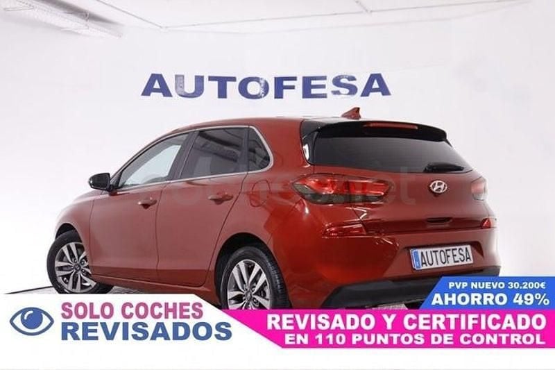 Usado Hyundai i30 140 CV (102 kW) 2018 Granate Berlina