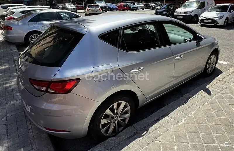 Usado Seat Leon Style 115 CV (84 kW) 2018 Gris / plata Berlina