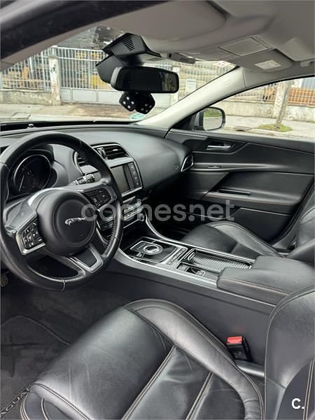 Usado Jaguar XE Portfolio 200 CV (147 kW) 2018 Gris / plata Berlina