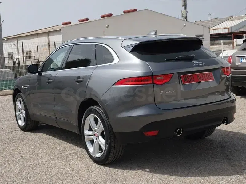 Usado Jaguar F-Pace Portfolio 300 CV (220 kW) 2017 Gris / plata SUV