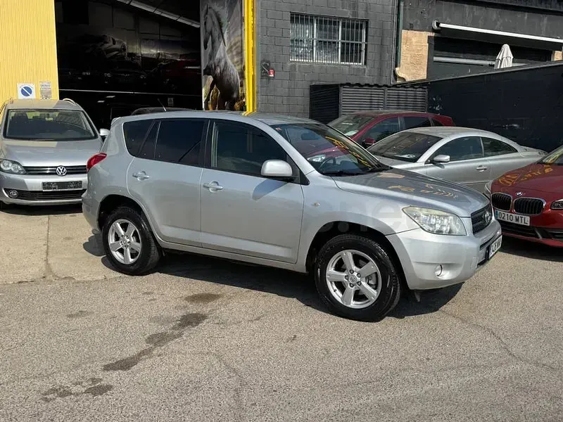 Usado Toyota RAV4 Executive 150 CV (110 kW) 2006 Gris / plata SUV