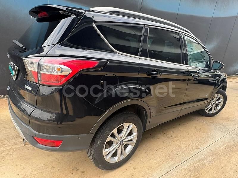 Usado Ford Kuga ST-Line 180 HP (132 kW) 2017 Preto SUV