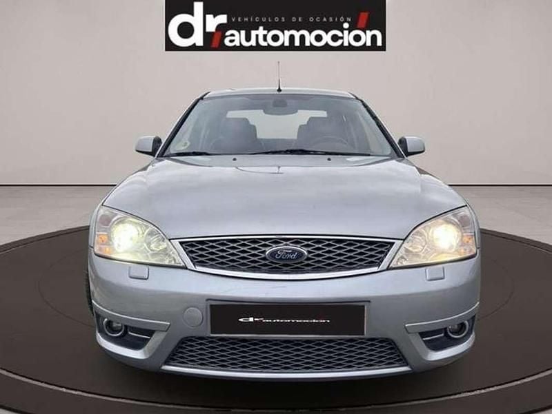 Usado Ford Mondeo Titanium 131 CV (96 kW) 2006 Gris Berlina