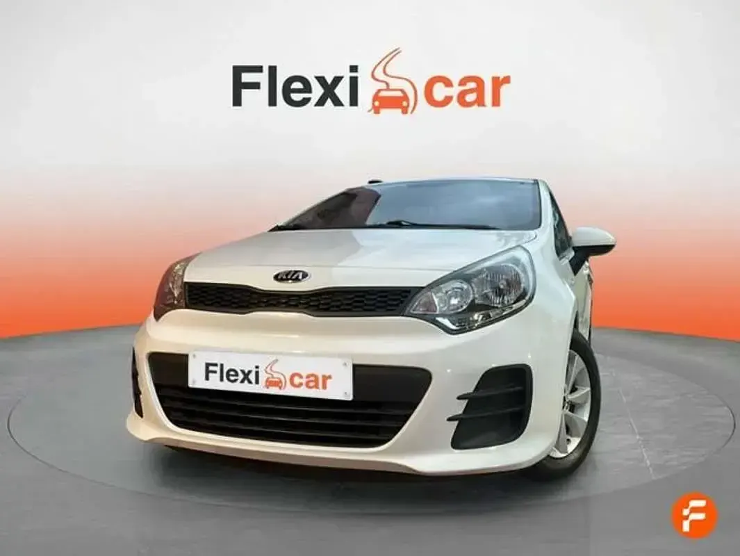 Usado Kia Rio 84 CV (61 kW) 2017 Blanco Utilitario