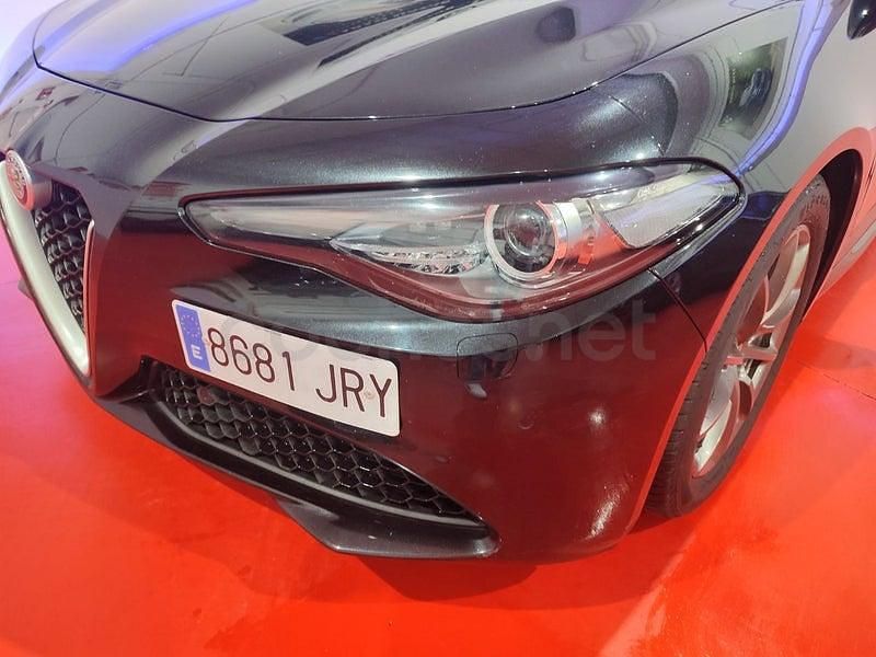 Usado Alfa Romeo Giulia 150 CV (110 kW) 2016 Negro Berlina