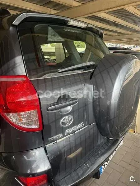 Usado Toyota RAV4 Luna 136 CV (100 kW) 2006 Gris / plata SUV