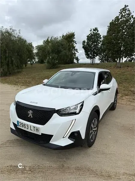 Usado Peugeot 2008 Active 100 HP (73 kW) 2021 Branco SUV