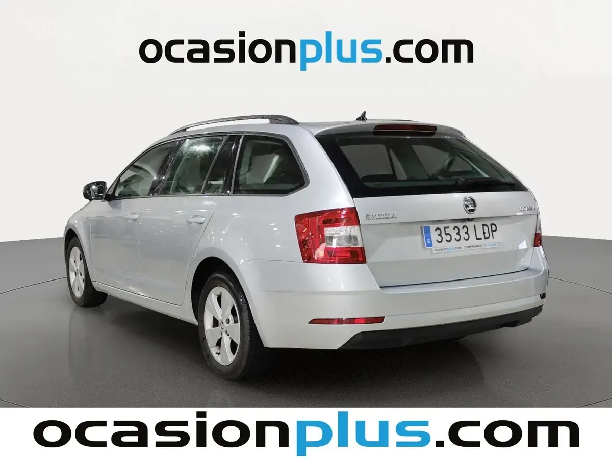 Usado Skoda Octavia Ambition 116 CV (85 kW) 2019 Gris plata Familiar